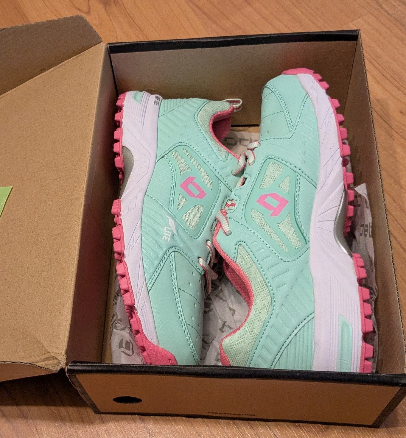 Brabo hockeyschoenen maat 37 nieuw in de doos veldschoenen, Ophalen of Verzenden, Nieuw, Schoenen
