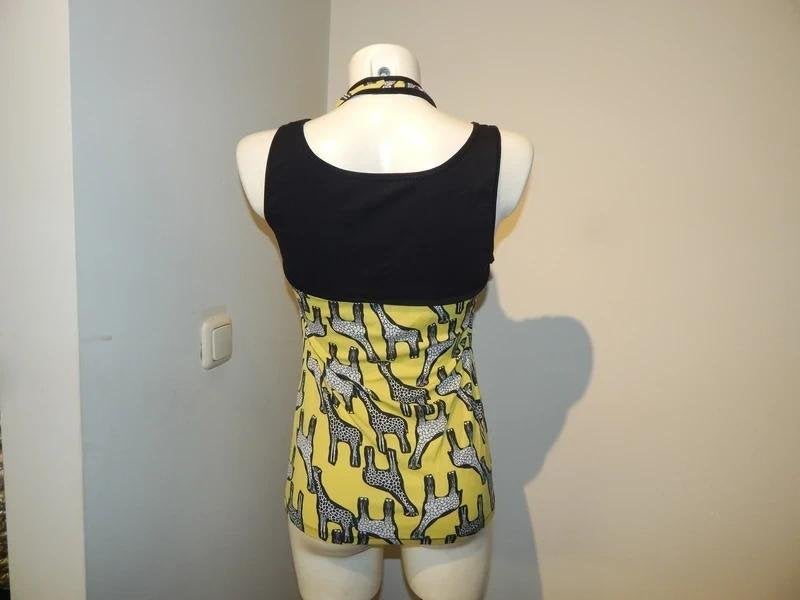 Marccain top geel giraffe print met halter apart model N4, Kleding | Dames, Tops, Maat 38/40 (M), Verzenden, Geel, Zo goed als nieuw