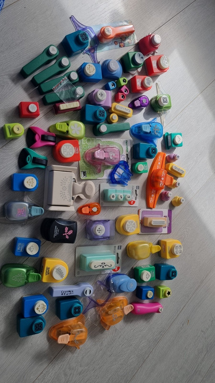 Ruim 50 Nieuwe en Zo Goed als Nieuwe Ponsen (Hobbywinkel), Ophalen of Verzenden