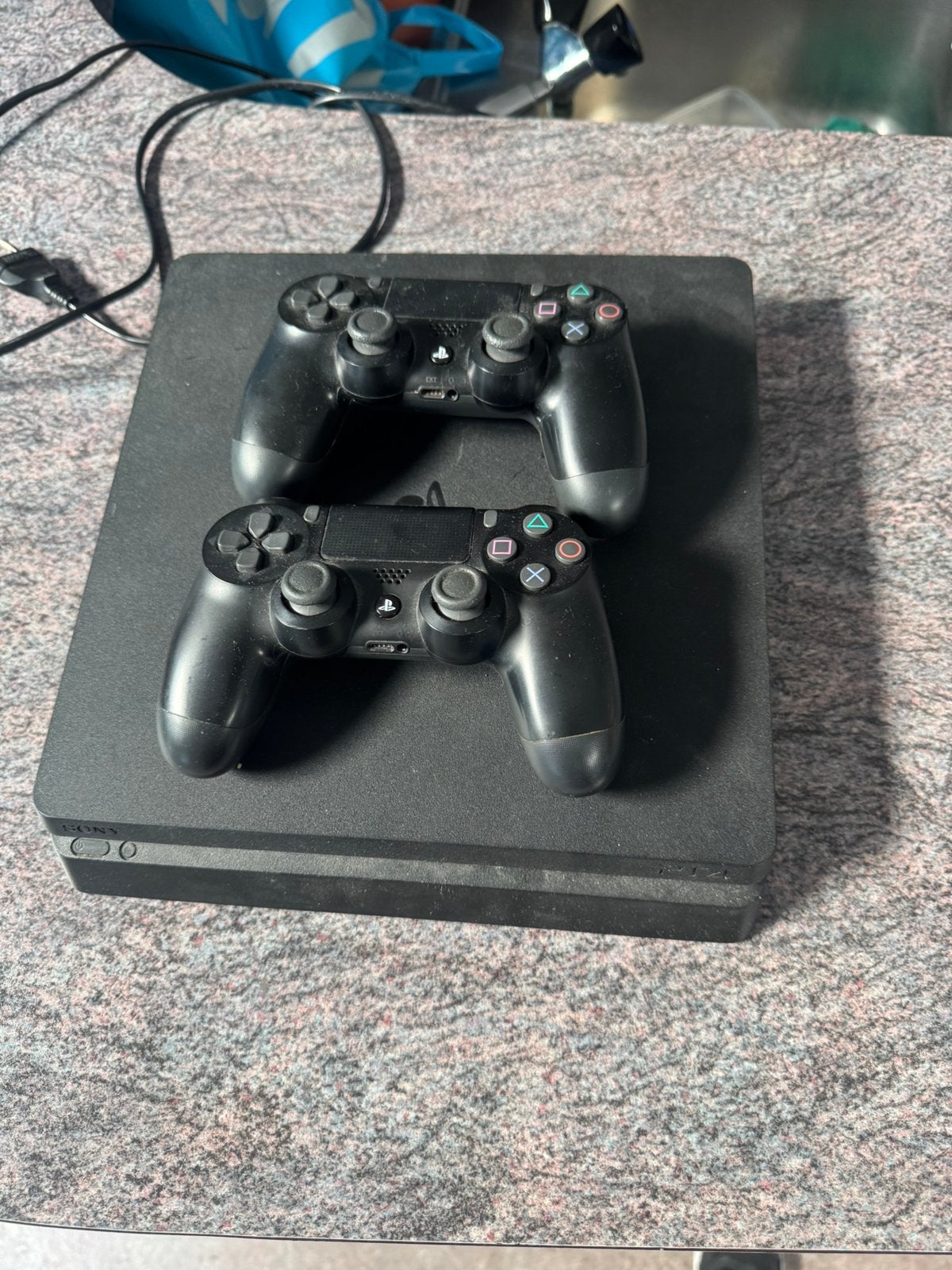 PS4 Slim + 2 originele controllers, Ophalen, Zo goed als nieuw, Met 2 controllers, Slim