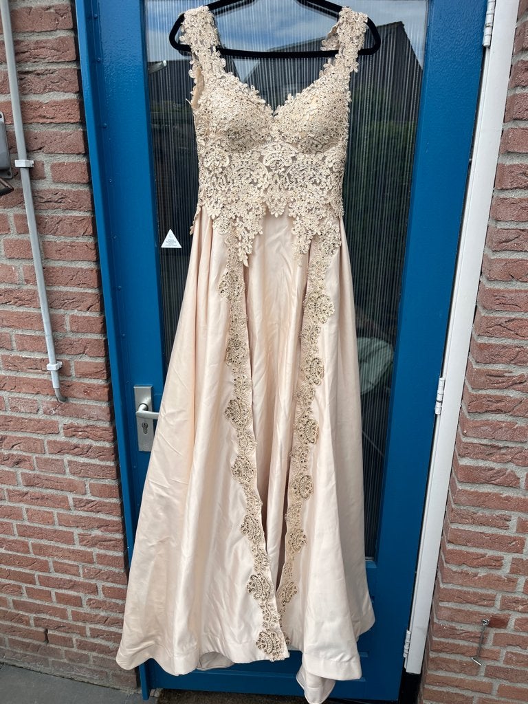 Prachtige princes jurk voor feest, festival of bruiloft, Ophalen of Verzenden, Zo goed als nieuw, Maat 38/40 (M), Galajurk