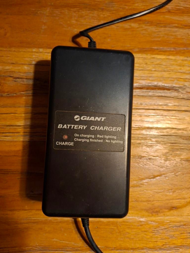 Giant Accu Lader NC-SSC04GNT - 29.2V 2A, Fietsen en Brommers, Fietsaccessoires | Fietsaccu's, Ophalen of Verzenden