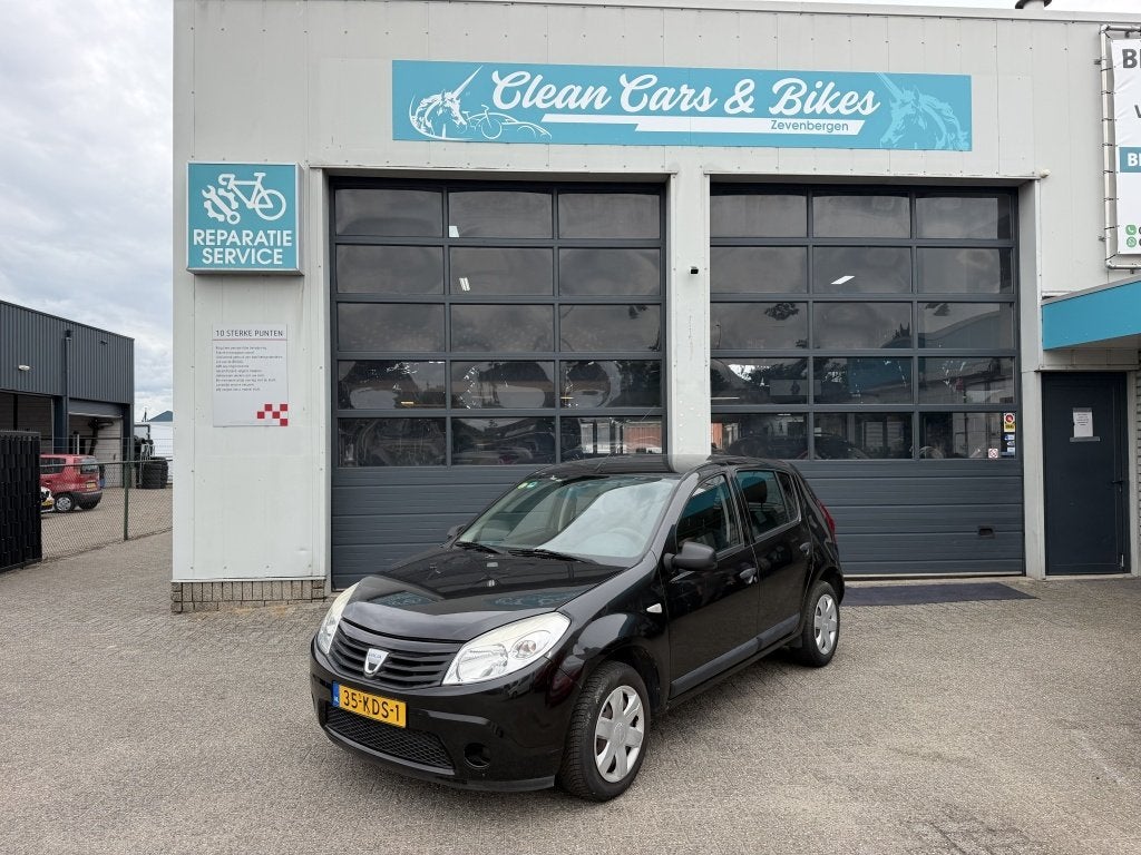 Dacia Sandero 1.2 Ambiance (bj 2009), Auto's, Dacia, Gebruikt, 31 €/maand, Zwart, Origineel Nederlands