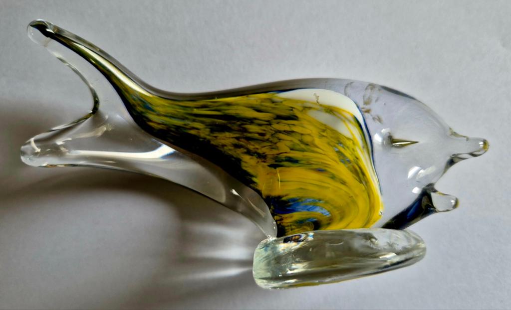 Handgeblazen glazen vis Murano-stijl met gele, blauwe en wit, Antiek en Kunst, Ophalen of Verzenden