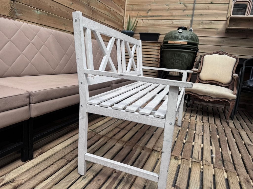 Witte houten tuinbank 2-zits – stevig en sfeervol, Tuin en Terras, Ophalen, Gebruikt, Hout, Info@budgetbike.nl