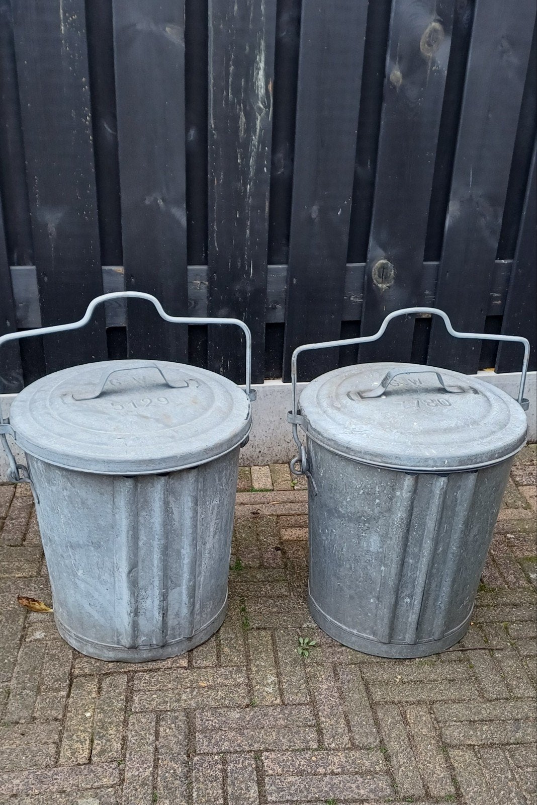 Prachtige oude zinken vuilnisemmers Twee stuks, Ophalen, Gebruikt, Metaal