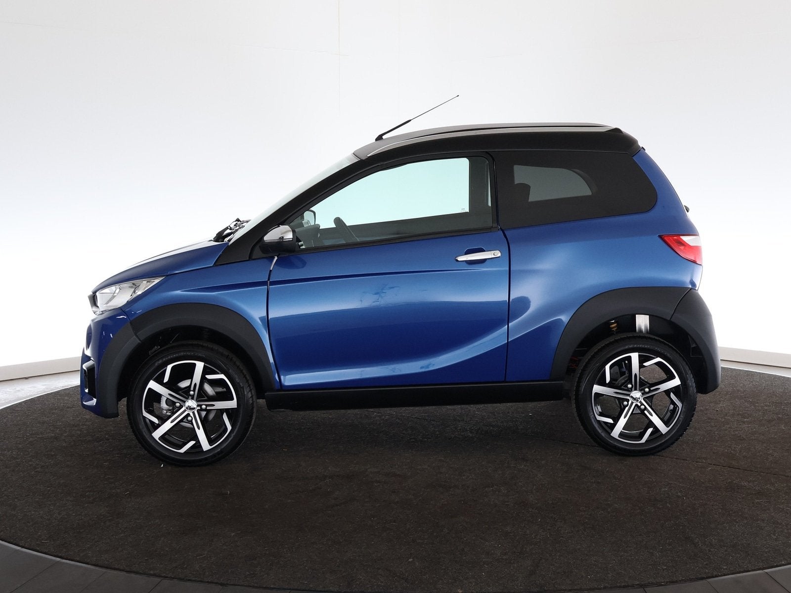 Aixam brommobiel e Coupé Premium (bj 2023, automaat), Auto's, Automaat, Gebruikt, Overige kleuren, Origineel Nederlands
