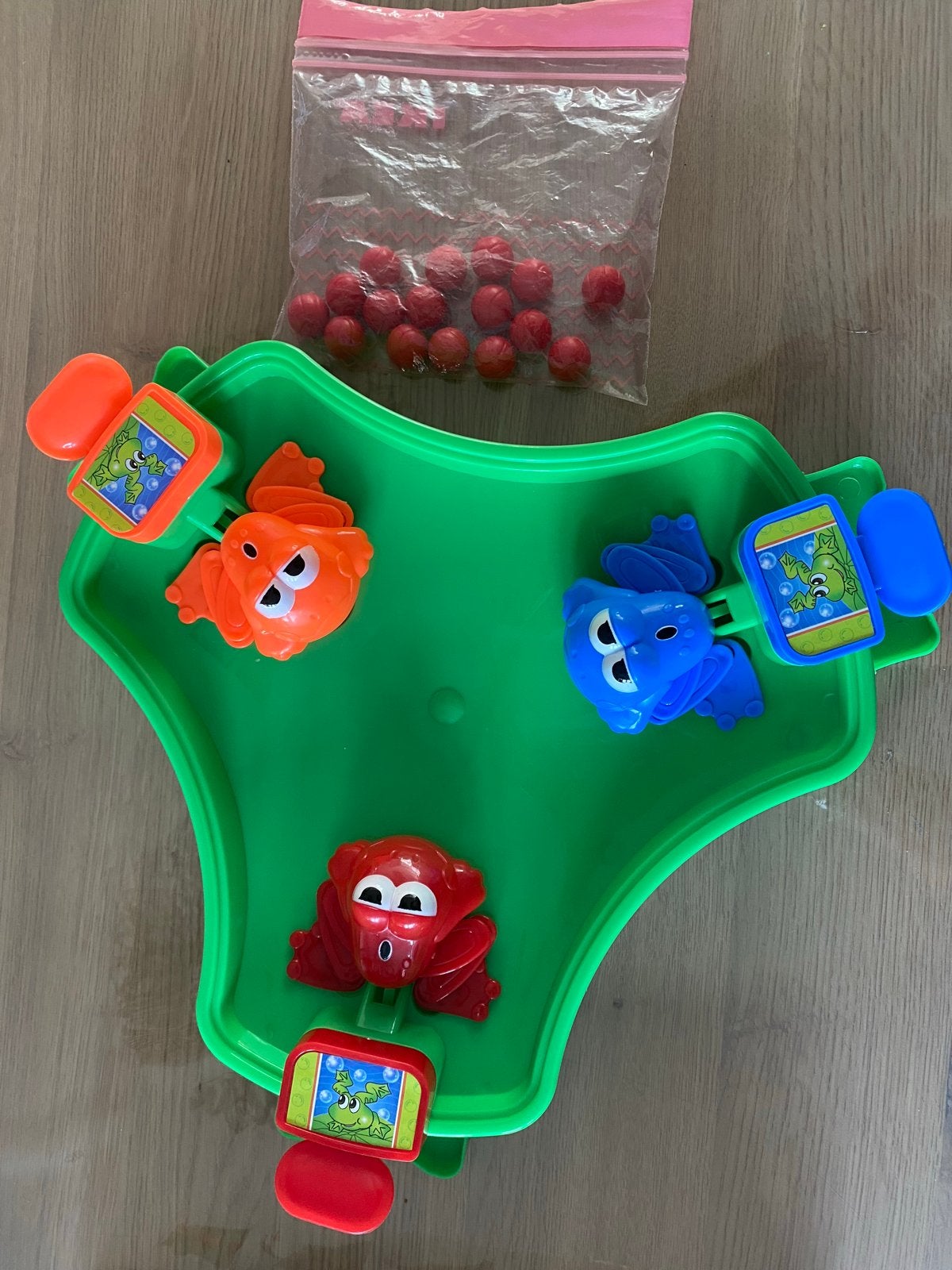Hungry Frogs - Leuk en snel spel voor het hele gezin!, Drie of vier spelers, Ophalen of Verzenden, Gebruikt