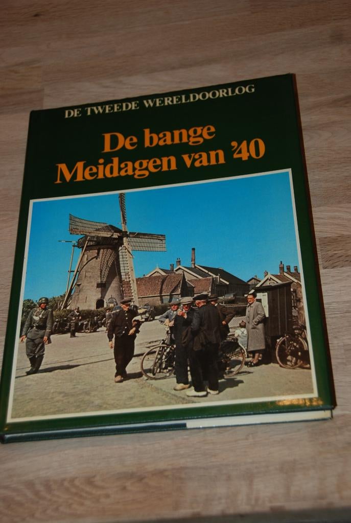 De bange meidagen van 1940.              Groot lettertype., Ophalen of Verzenden, Gelezen, Van den Hoek