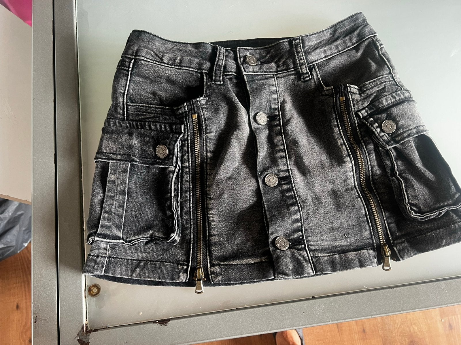 Zwart kort spijkerrokje, Kleding | Dames, Rokken, Ophalen of Verzenden, Zo goed als nieuw, Zwart, Boven de knie