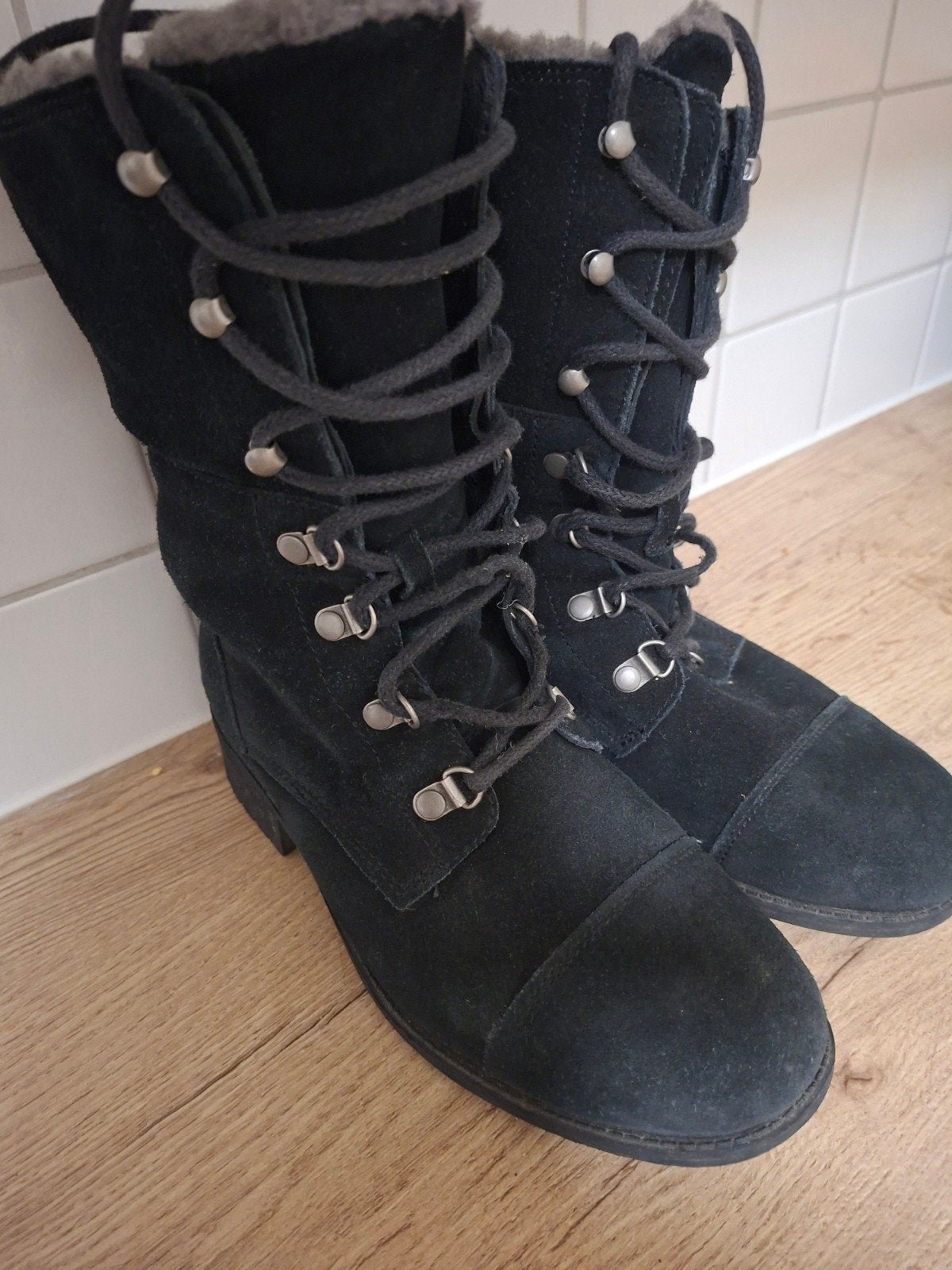 Elegante UGG, UGG, Zwart, Lage of Enkellaarzen, Nieuw
