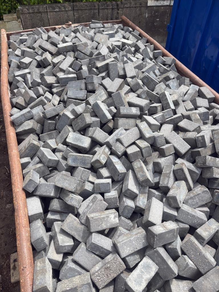 Betonklinkers zwart antraciet 8cm bkk 85m2, Tuin en Terras, Ophalen, Beton, Klinkers