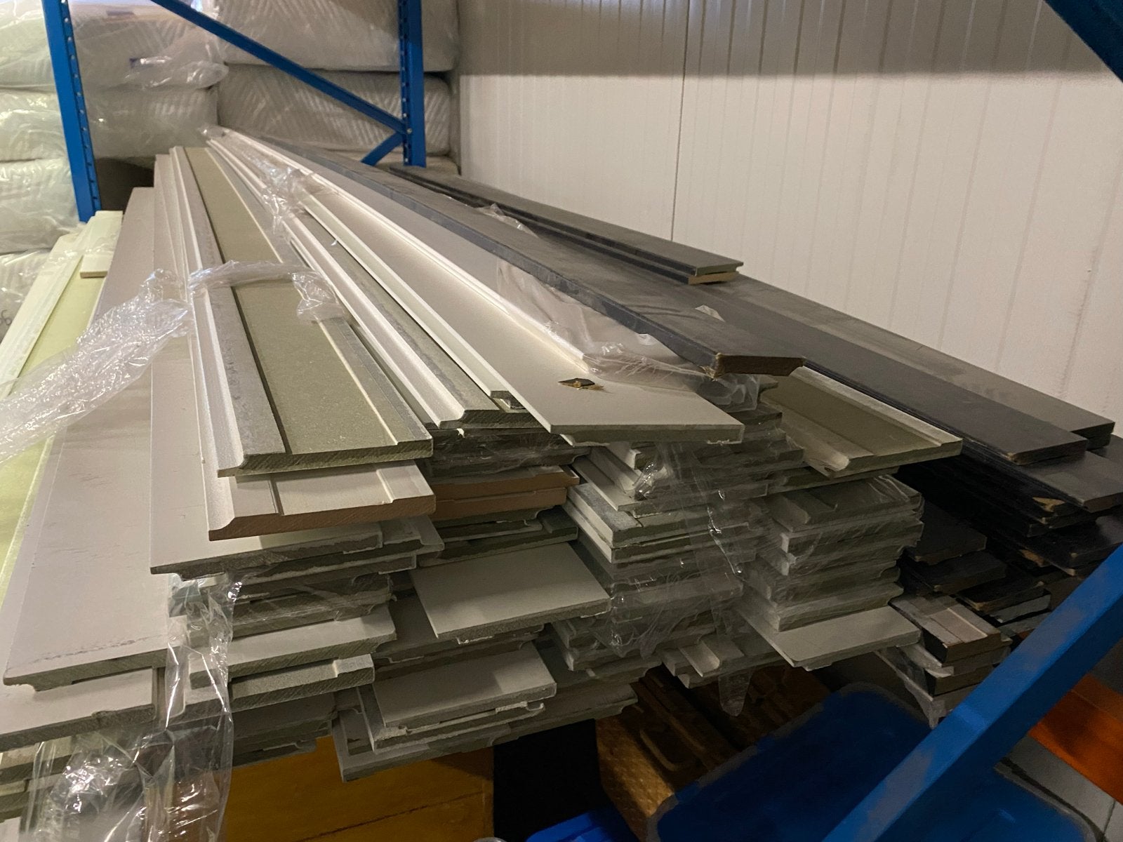 Diverse plinten - Nieuwe plinten met lichte beschadiging, Ophalen, Overige materialen, Gebruikt, 200 tot 250 cm