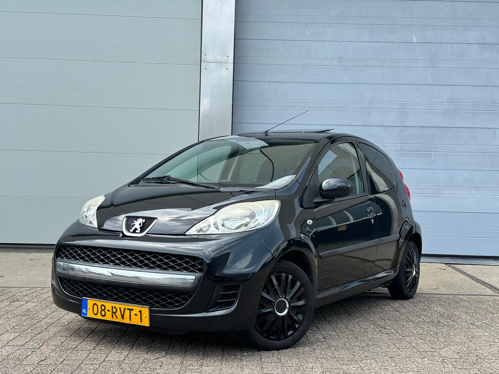 Peugeot 107 1.0 5DR 2011 Zwart | Full option| Nw apk 2027|, Auto's, Peugeot, Voorwielaandrijving, Origineel Nederlands, Handgeschakeld