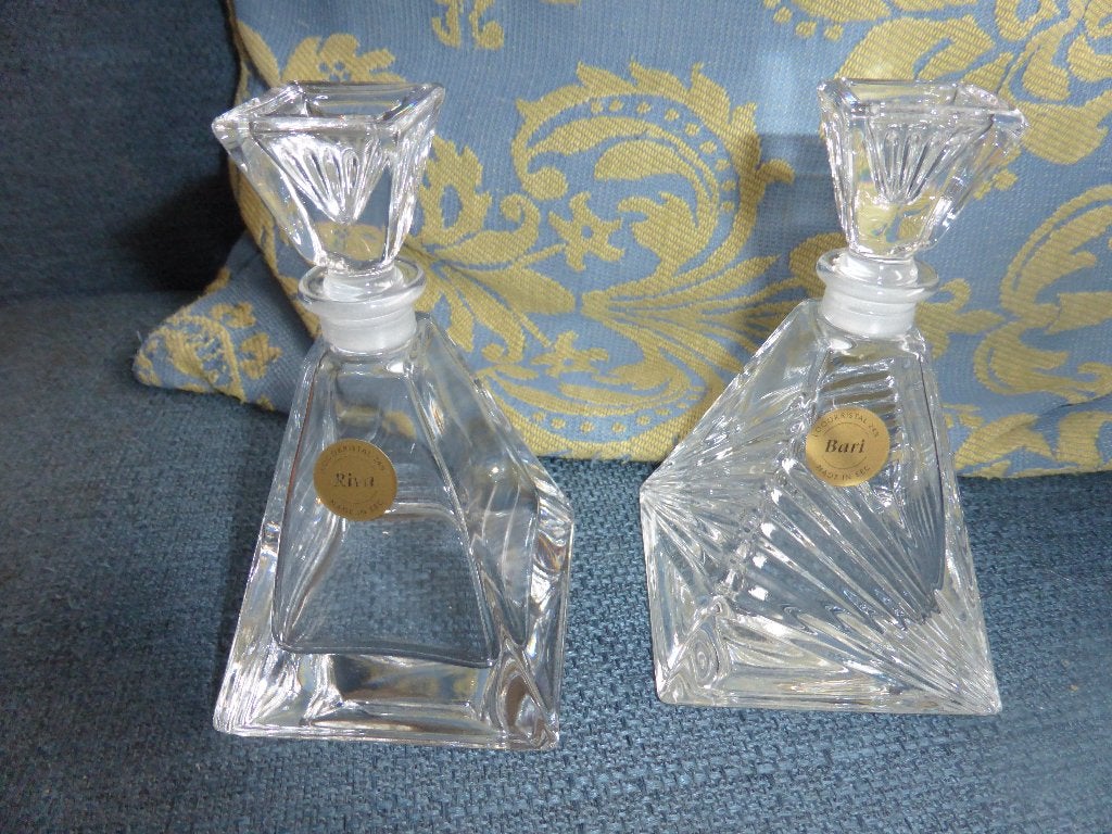 T.k. 2 Pyramide vormige Flesjes., Antiek en Kunst, Ophalen