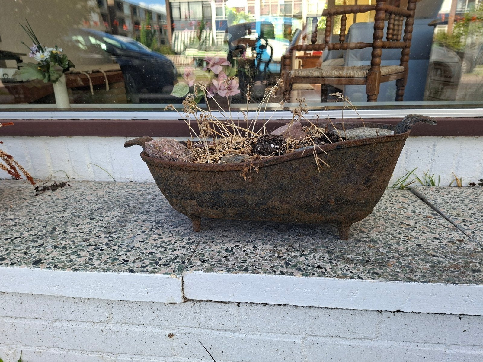 Decoratieve gietijzeren plantenbak in badkuipvorm, Ophalen of Verzenden