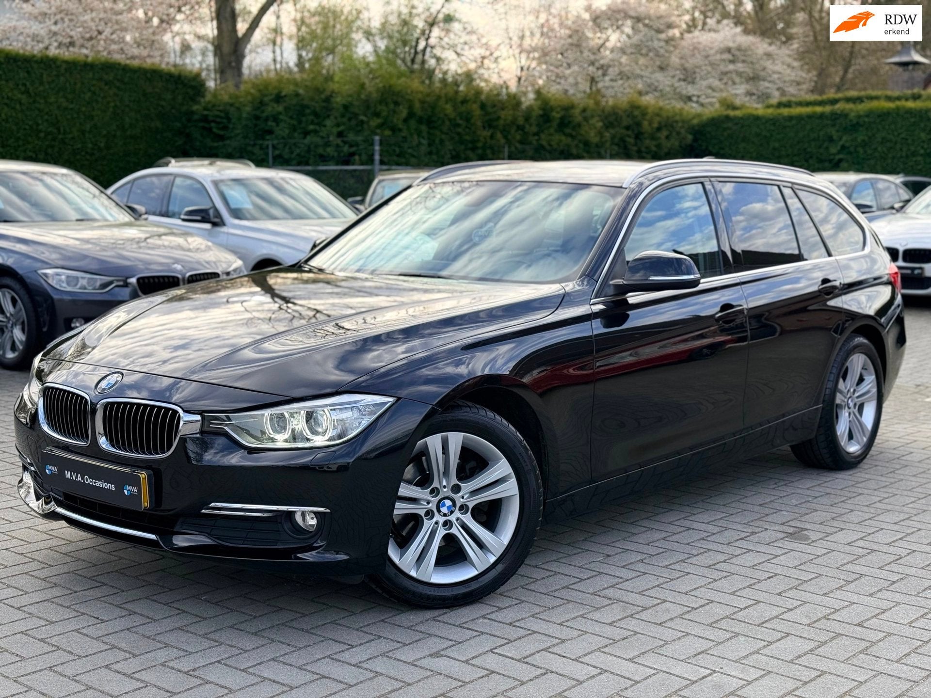 BMW 3-serie Touring 316i High Executive Luxury Line|Nieuwe K, Auto's, BMW, Automaat, Gebruikt, 4 cilinders, 1445 kg