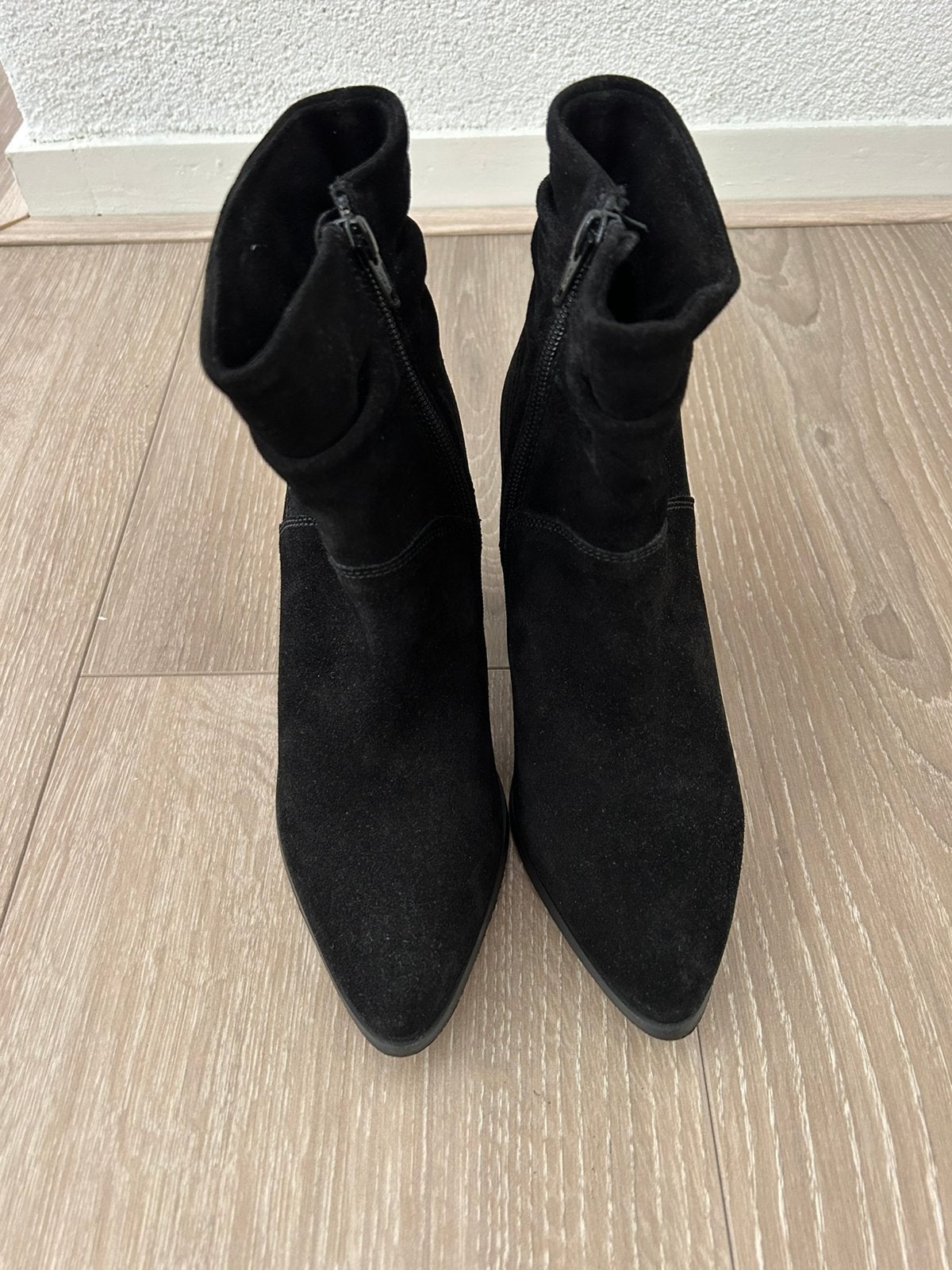 Zwarte suede  laarsjes maat 38 Nieuw, Zwart, Lage of Enkellaarzen, Nieuw, Ophalen of Verzenden