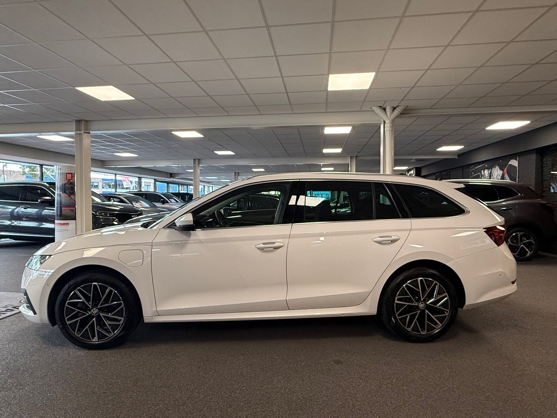 Skoda Octavia Combi 1.4 TSI iV PHEV Sportline Business/pano/, Auto's, Stof, Gebruikt, 4 cilinders, Wit