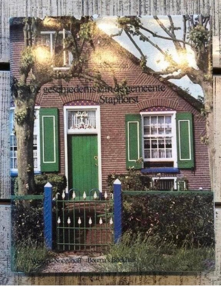 2x boek Staphorst samenprijs past niet door brievenbus, Boeken, Ophalen of Verzenden