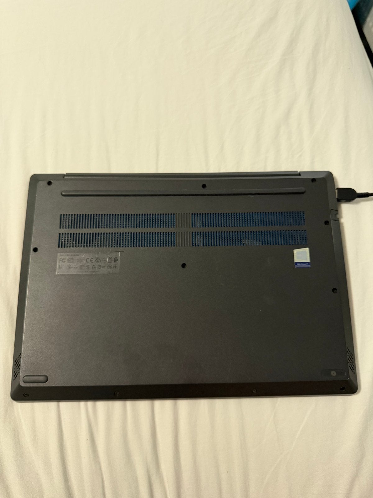 Foto 4 van Lenovo IdeaPad L340-15IRH Gaming Laptop - i7-9750HF, GTX 165