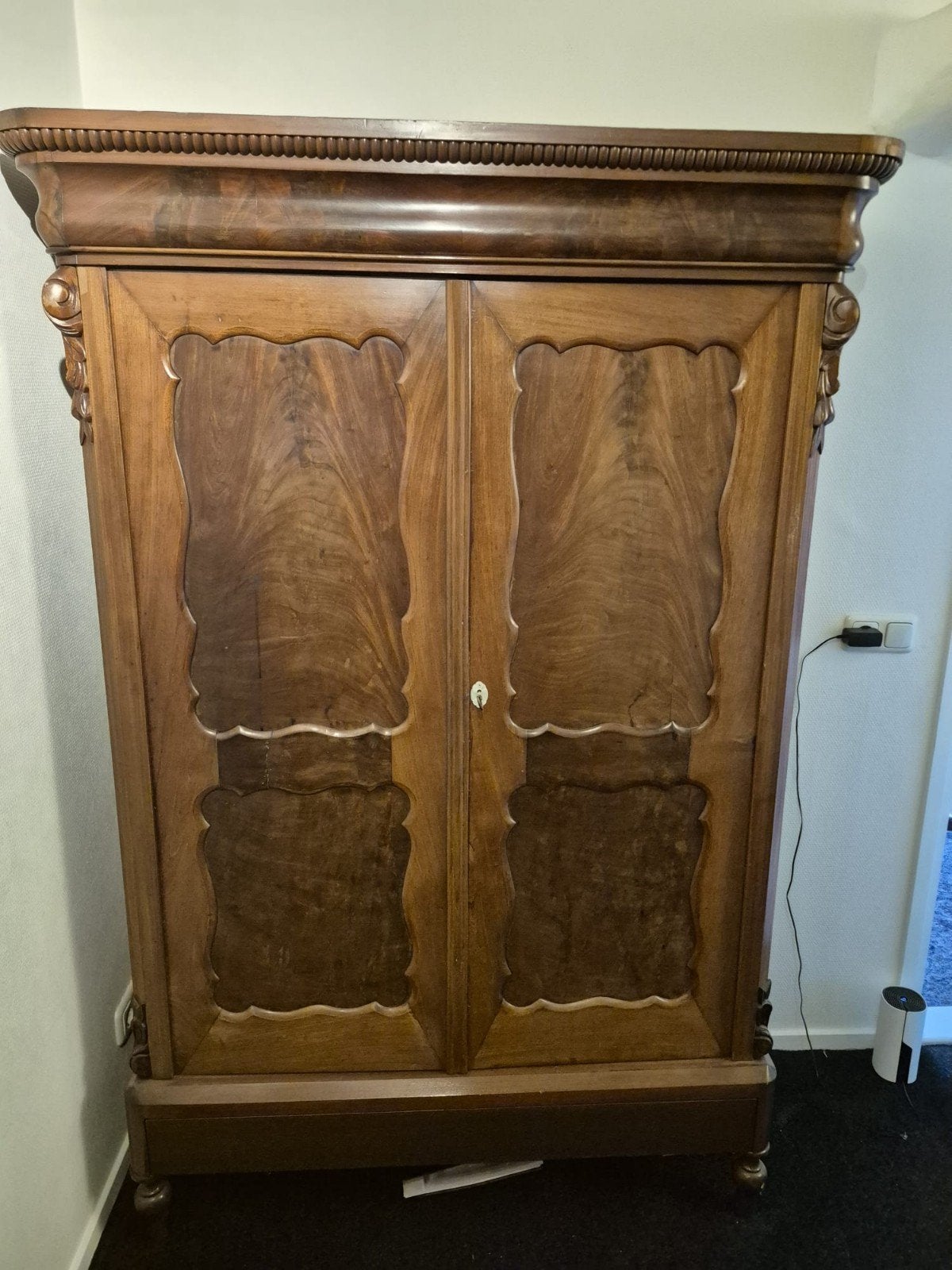 Antieke landelijke biedermeier kast, Ophalen
