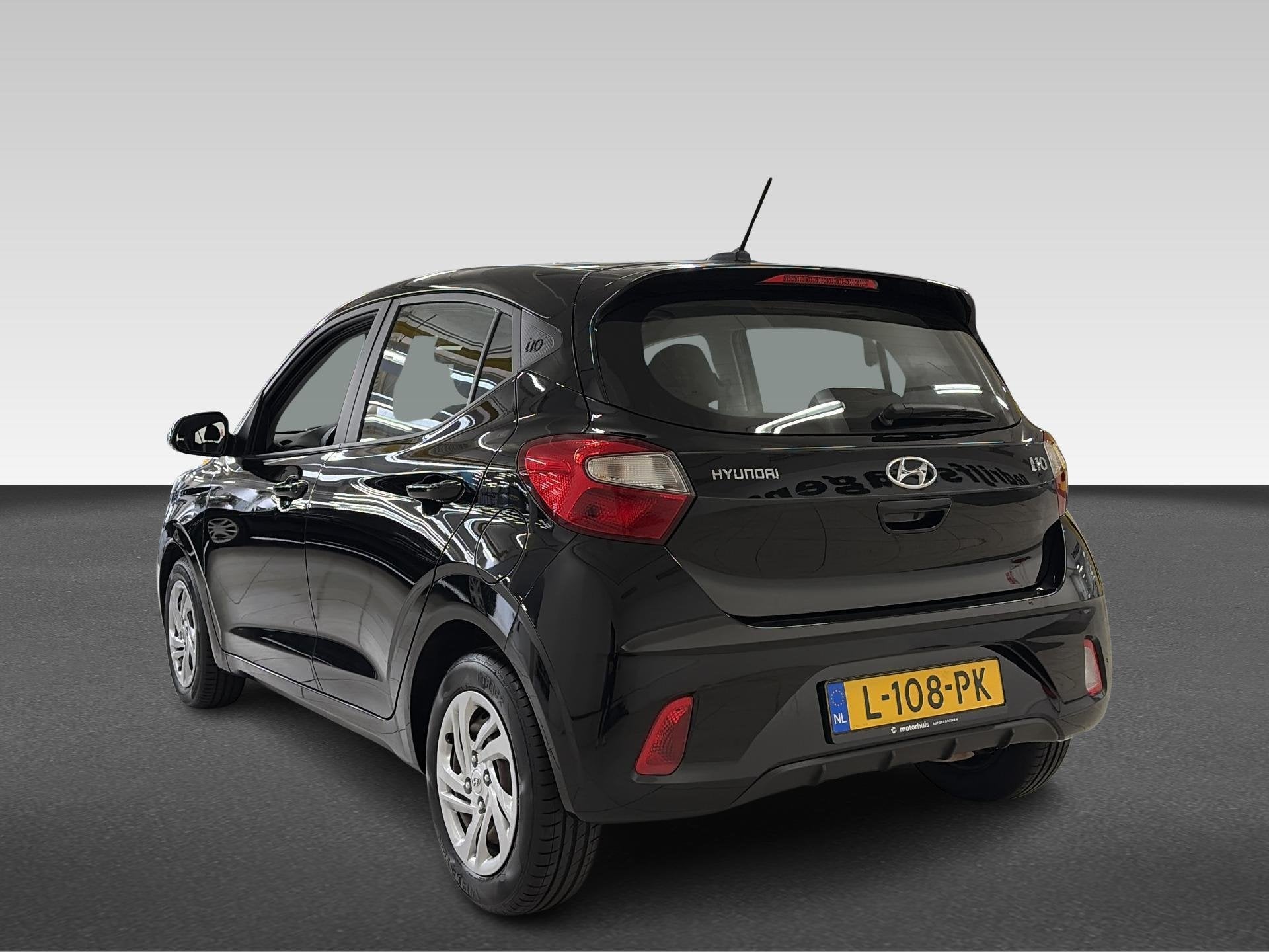 Hyundai i10 1.0 Comfort, Gebruikt, 899 kg, 4 stoelen, Zwart