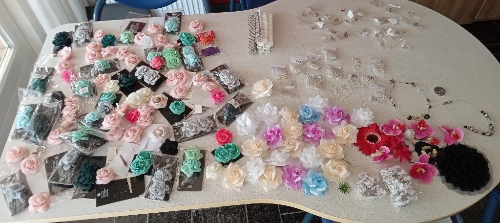 Restpartij sieraden en accessoires bloemen oorklemmetjes, Sieraden, Tassen en Uiterlijk, Ophalen of Verzenden, Nieuw