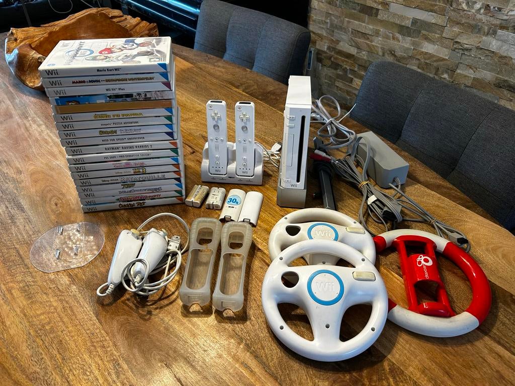 Nintendo Wii Zeer Grote Set: 17 Spellen + USB Vol Games, Ophalen of Verzenden, Gebruikt, Met 2 controllers, Met games