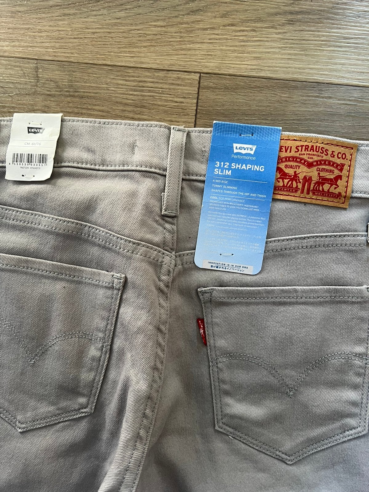Levi’s broek grijs maat W24 L30 nieuw, Ophalen of Verzenden, Nieuw, Grijs, W32 (confectie 46) of kleiner