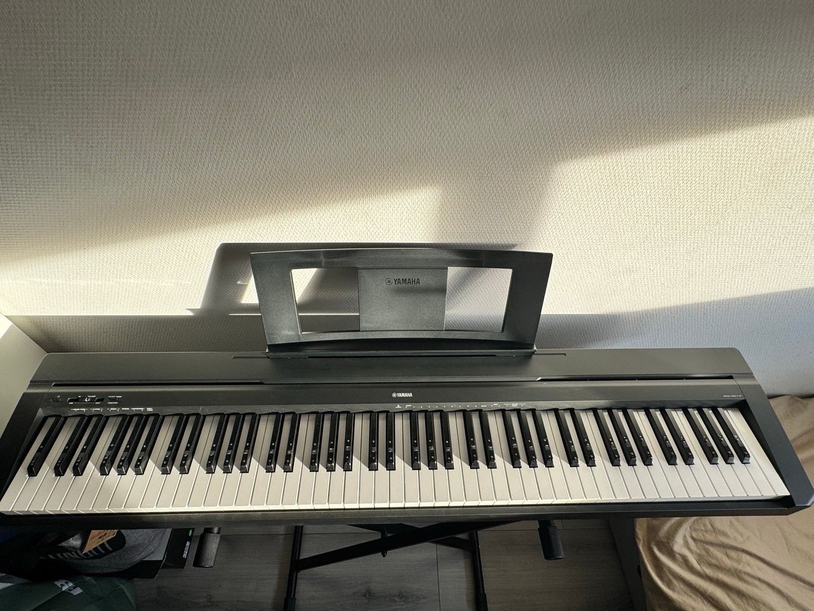 Yamaha P-45 Digitaal Piano met onderstel en pedaal, Ophalen, Zwart, Digitaal, Zo goed als nieuw