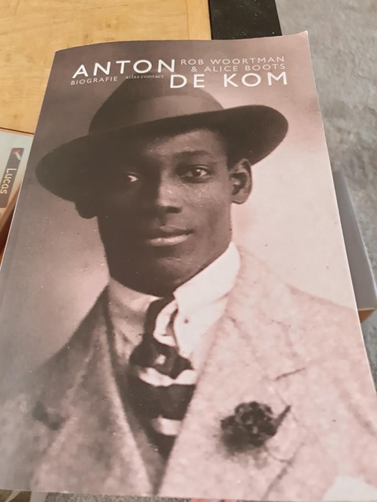 Boek Anton de Kom - Biografie, Boeken, Ophalen of Verzenden, Zo goed als nieuw