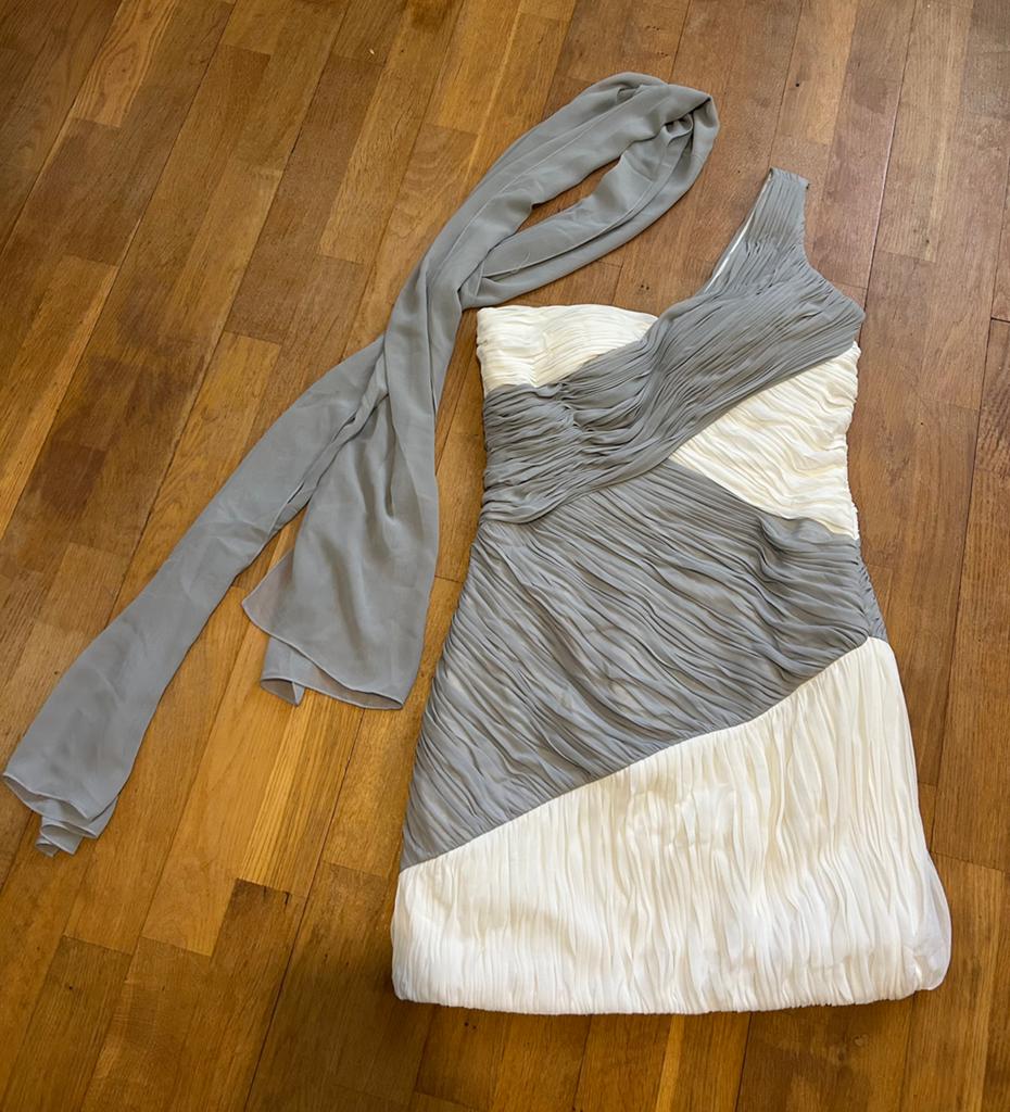 wit/grijze galajurk van Unique maat 40, Kleding | Dames, Gelegenheidskleding, Ophalen of Verzenden, Zo goed als nieuw, Maat 38/40 (M)