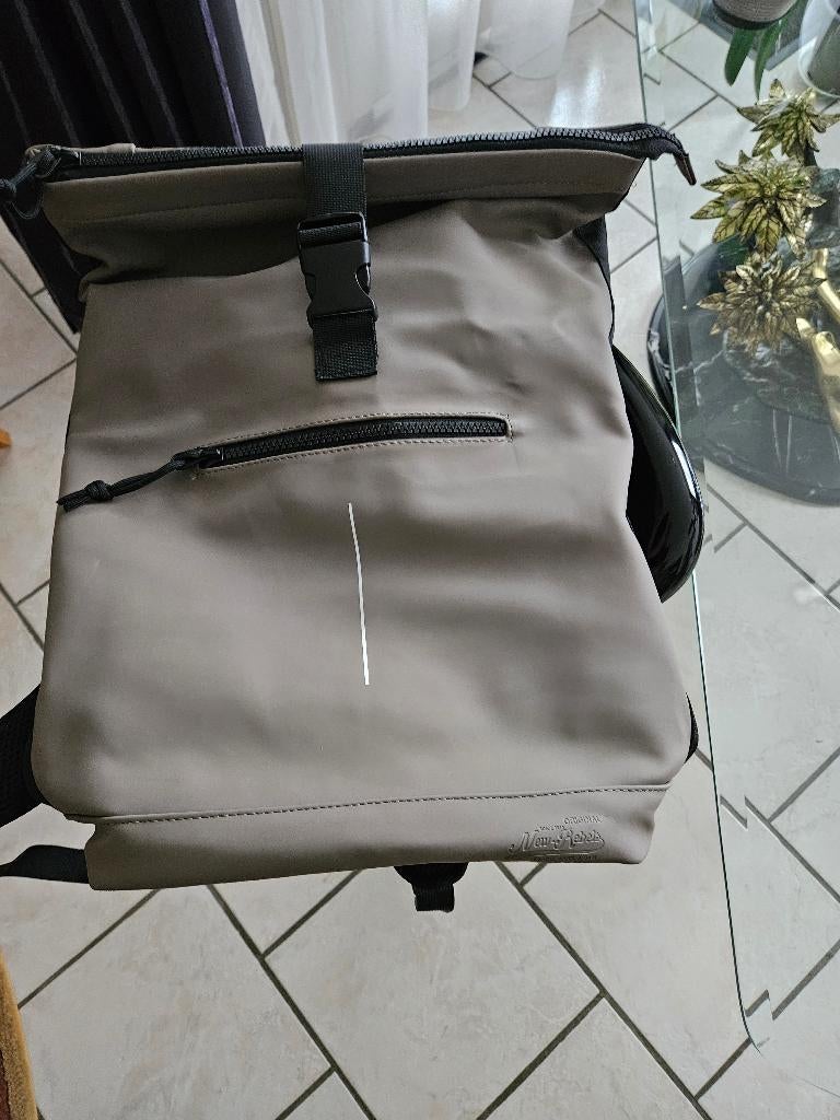 Rugzak New Rebels, 40 cm of meer, Nieuw, Waterdicht, 30 tot 45 cm