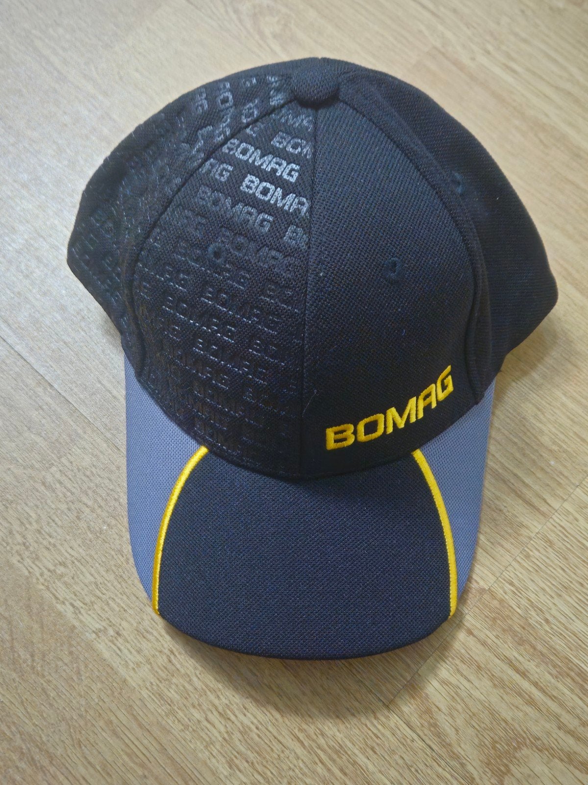 Nieuwe Bomag pet - Zwart met geel accent, Bomag, Nieuw, Pet, One size fits all