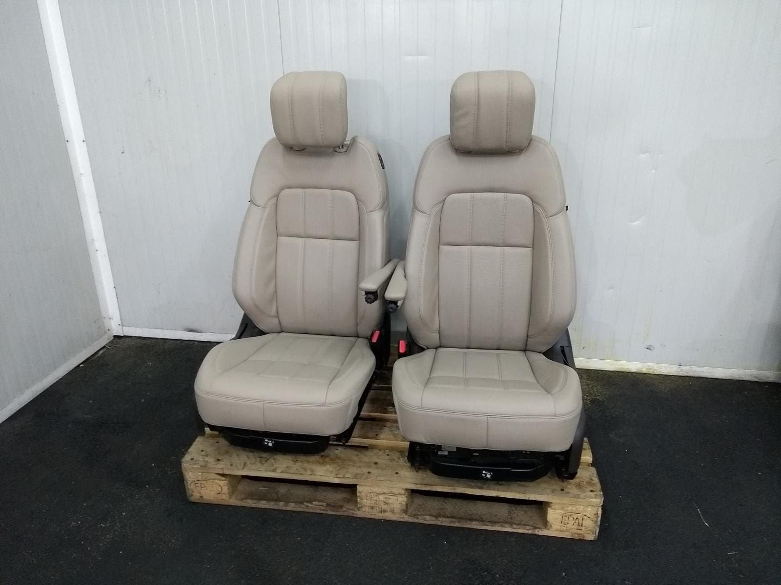 Range rover Sport 2017 fabrieksauto interieur beige leder, Auto-onderdelen, Interieur en Bekleding, Ophalen, -, -, Stiba lid