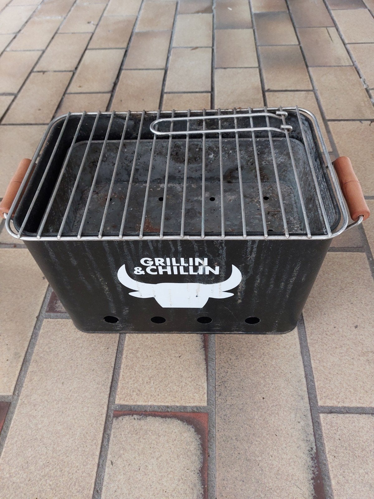 Compacte BBQ "Grillin & Chillin" - Ideaal voor onderweg, Ophalen, Gebruikt, Onbekend