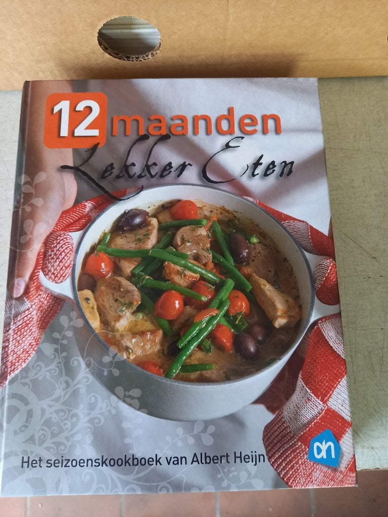 12 maanden lekker eten AH, Boeken, Voorgerechten en Soepen, Ophalen of Verzenden, Zo goed als nieuw, Nederland en België