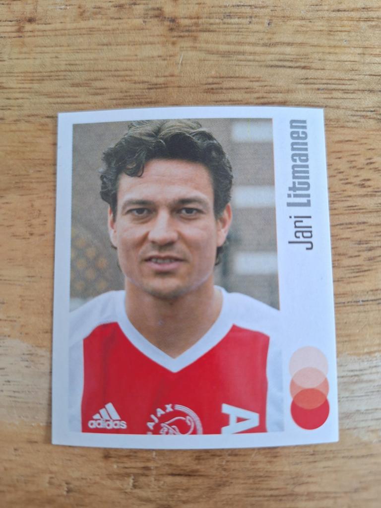 Jari Litmanen Panini Voetbal 04 Sticker - Ajax, Verzamelen, Sportartikelen en Voetbal, Ophalen of Verzenden, Gebruikt, Ajax, Poster, Plaatje of Sticker