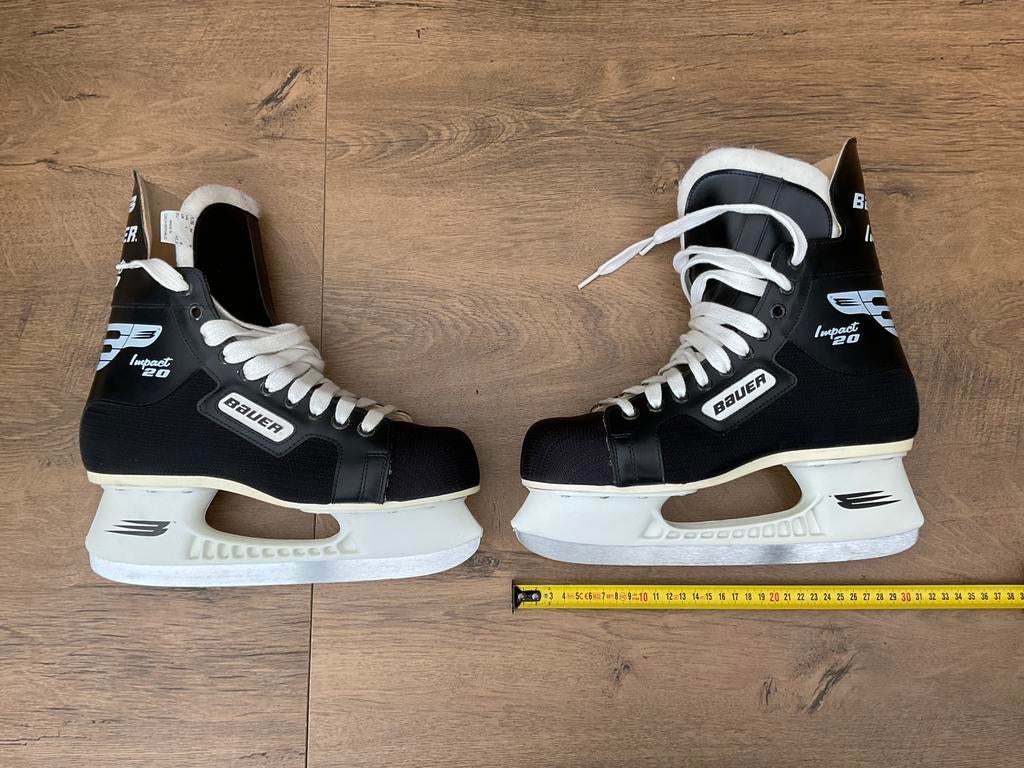 Zgan, niet kapot, Bauer 20 ijshockey schaatsen maat 42,5, Sport en Fitness, IJshockey, Ophalen, Zo goed als nieuw, Schaatsen