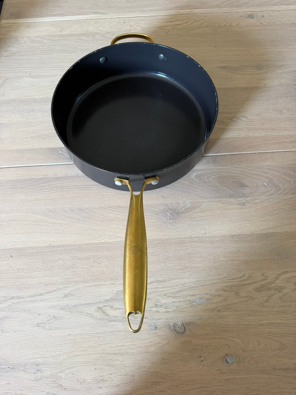 Grote hapjespan - kan zowel op gas als op inductie - 28 cm, Gebruikt, Ophalen of Verzenden, Geschikt voor inductie, Overige merken