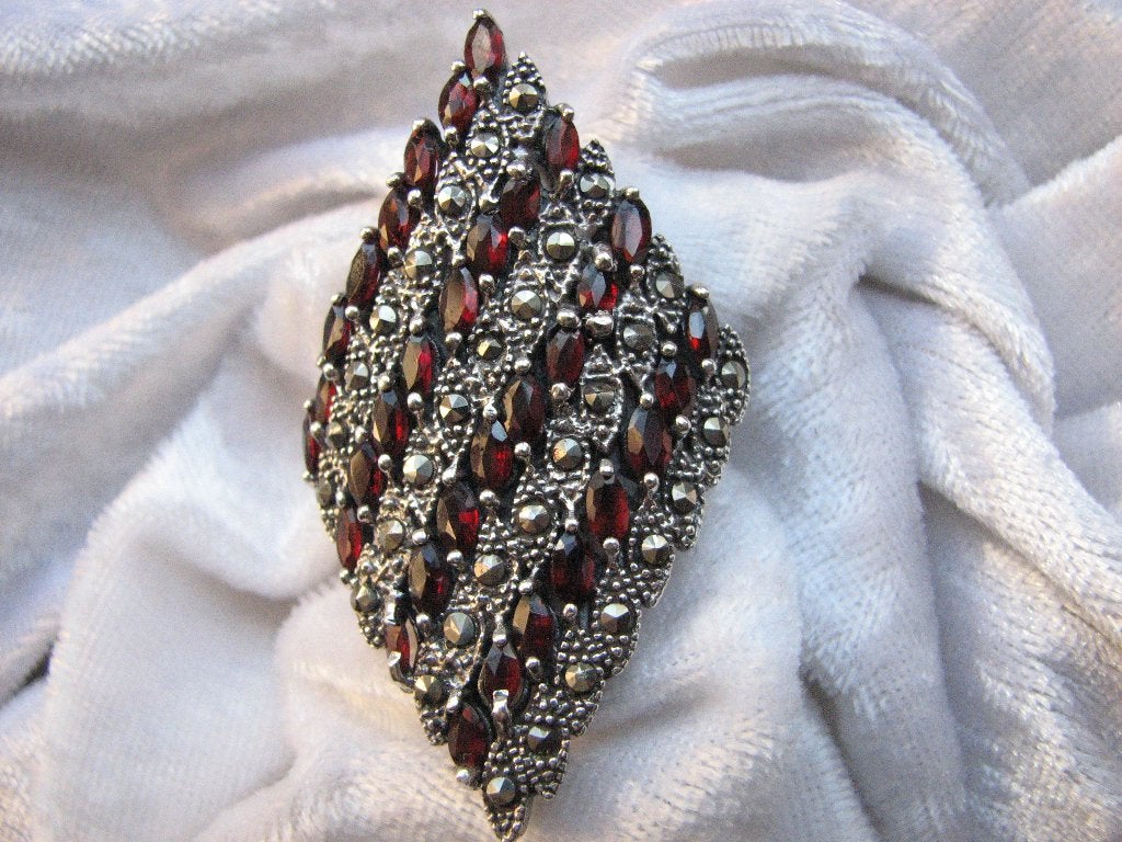 Prachtige Super Grote Zilveren Ring met Granaten en Markes, Verzenden, Zilver, Ring, Met edelsteen