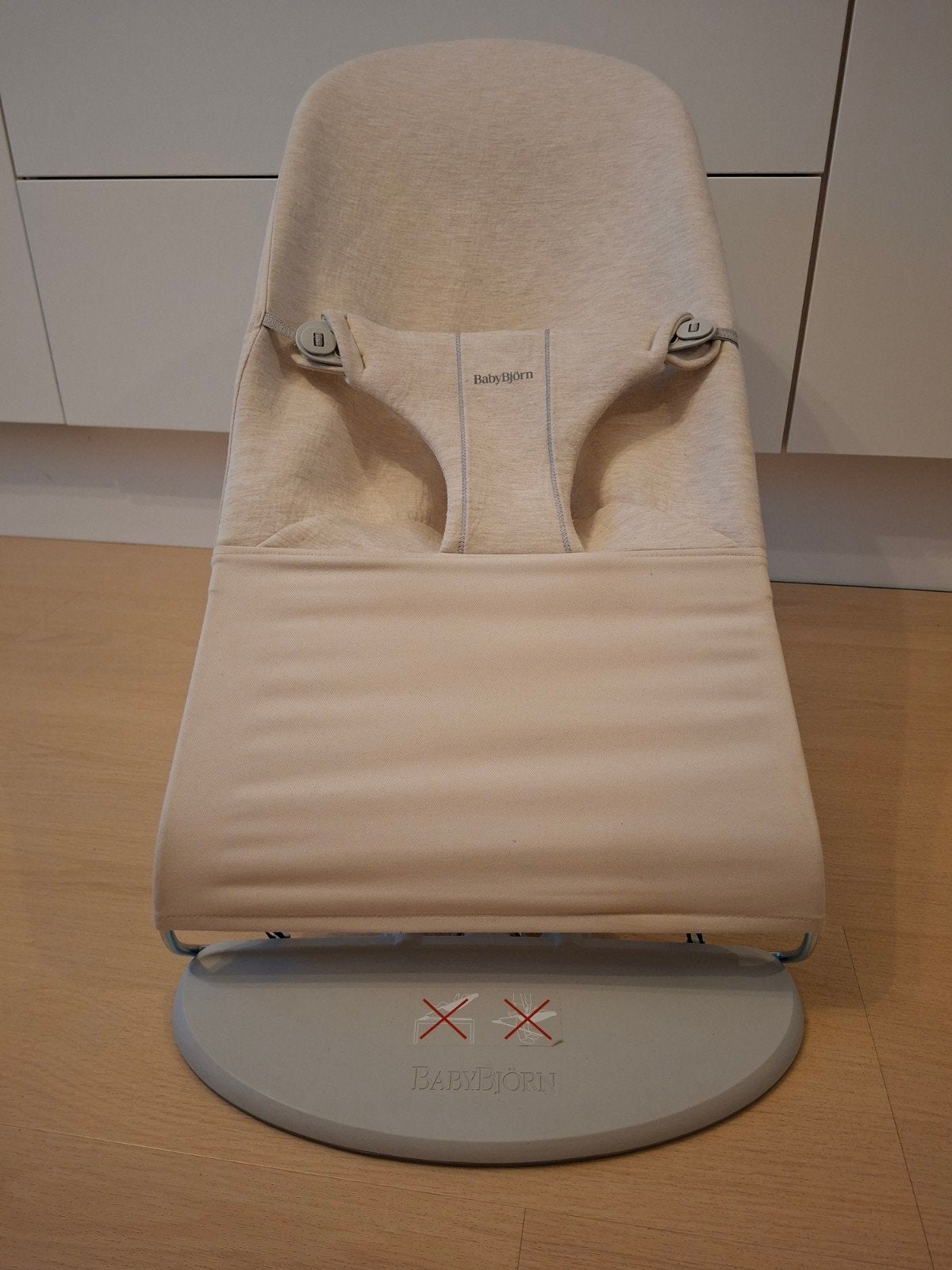 BabyBjörn Wipstoel Beige - Zo goed als nieuw, Kinderen en Baby's, Wipstoeltjes, Overige merken, Wipstoel, Zo goed als nieuw, Met gordel(s) of riempje(s)