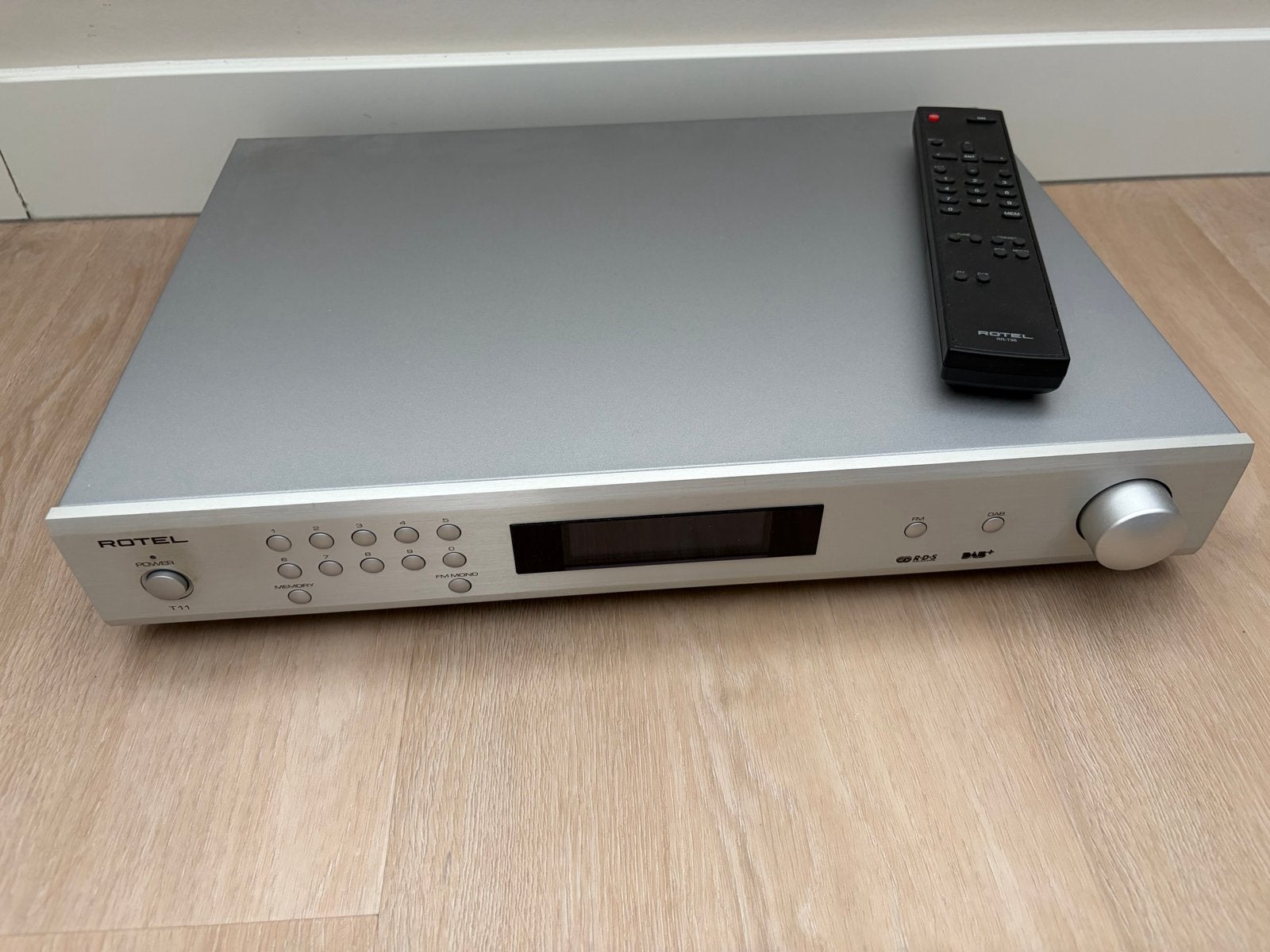 Rotel T11 DAB/FM Stereo Tuner met afstandsbediening, Ophalen of Verzenden, Zo goed als nieuw
