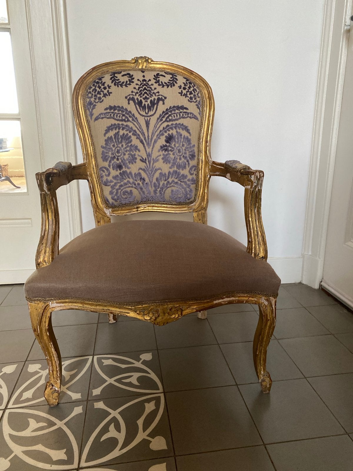 Antieke fauteuil met Designers Guild stoffen, Ophalen