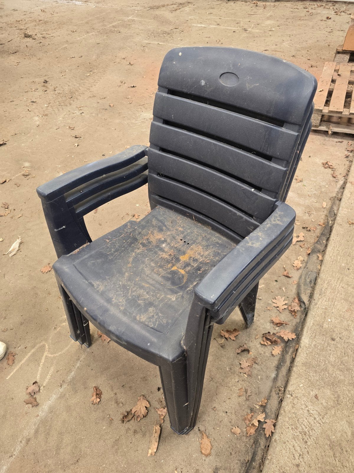 Gratis 3 gebruikte kunststof tuinstoelen, Ophalen of Verzenden, Gebruikt, Kunststof, Stapelbaar