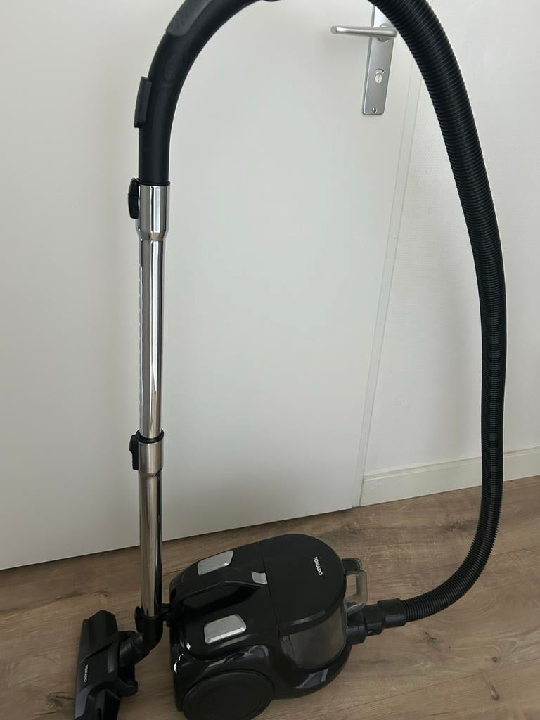 Tomado Stofzuiger - 1 jaar oud, weinig gebruikt, Ophalen, Zo goed als nieuw, Reservoir, Minder dan 1200 watt