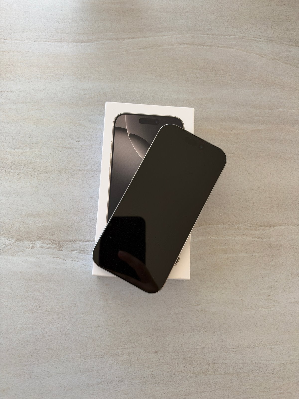 iPhone 16 Pro 128GB - Zo goed als nieuw + 5 hoesjes, Telecommunicatie, 128 GB, 88 %, Zo goed als nieuw, Zonder simlock