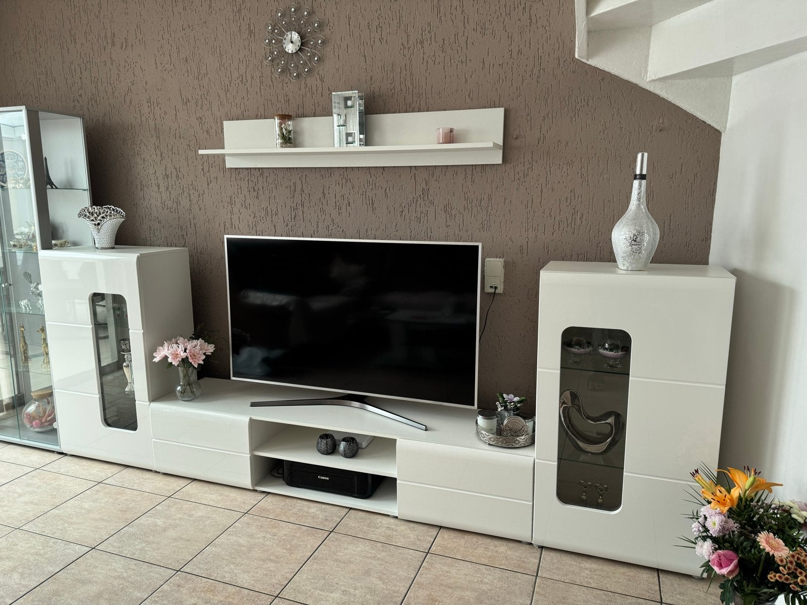 Moderne Witte TV-meubel glans met Vitrinekasten, Ophalen, 100 tot 150 cm, Zo goed als nieuw, 200 cm of meer