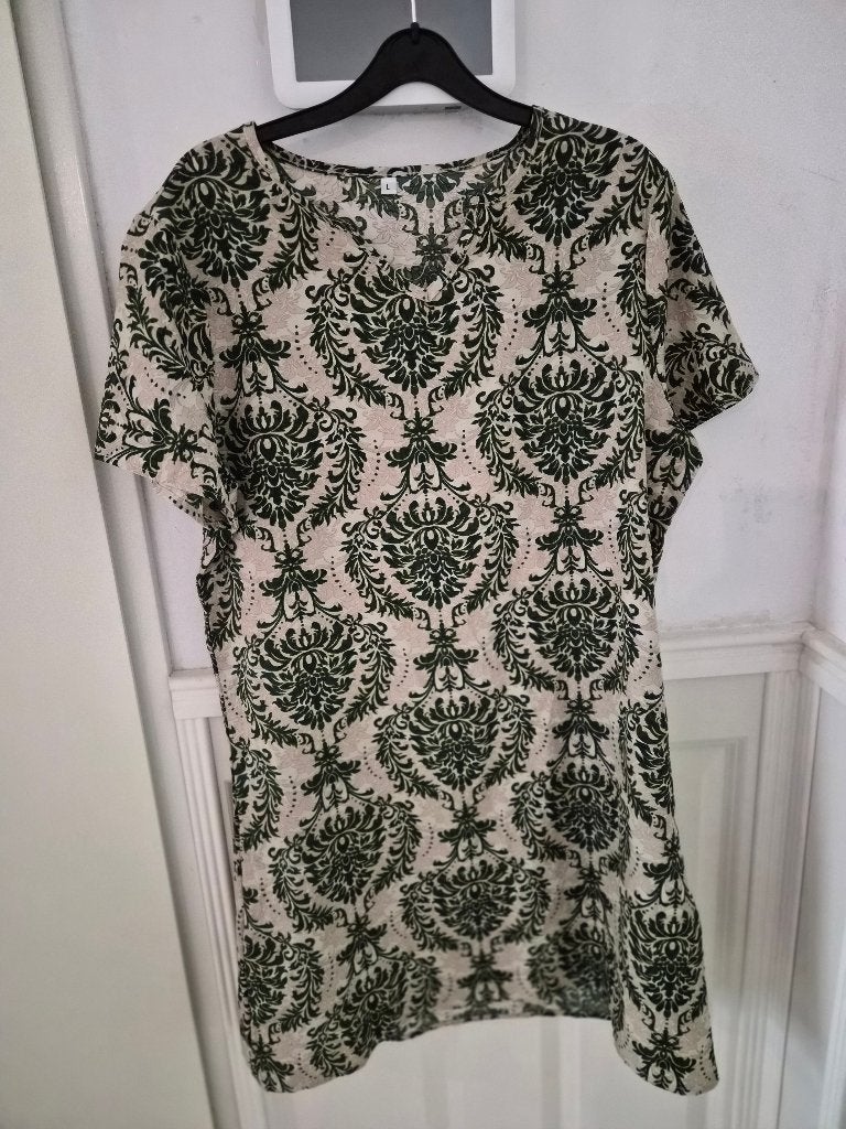 Nieuwe viscose jurk met patroon, maat L, Maat 38/40 (M), Nieuw, Ophalen of Verzenden, Onder de knie